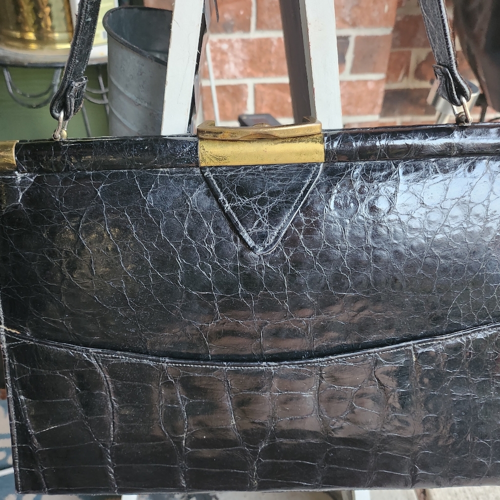 VINTAGE  AUTHENTIC ALLIGATOR  HANDBAG BY VASSAR